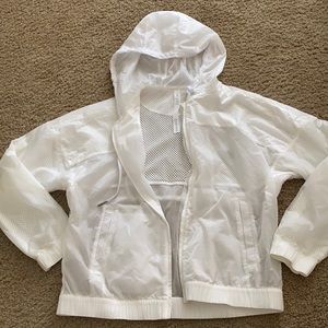 White lululemon light jacket